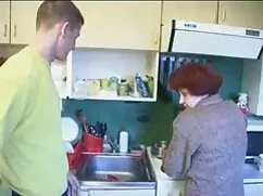 Mintha a fiú előtt,  ...