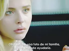 Egy lány barna a káv ...